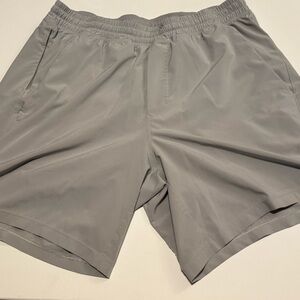 gray lululemon men’s shirt size xl great condition lined